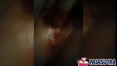 morenita se masturba sola en casa