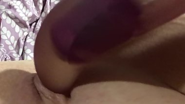 Thick curvy playing with her pussy