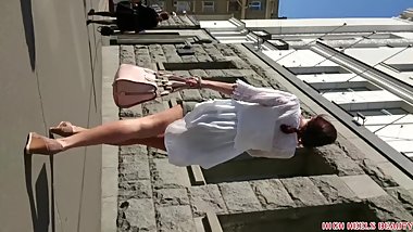 Sexy brunete upskirt