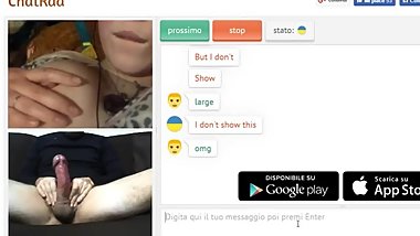 La ragazza ucraina dopo il biscotto preferisce quello di carne con crema