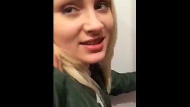 Ich ficke meine heiÃŸe blonde Freundin in der H&M Umkleide