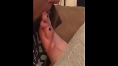 Teen Sucking Her Own Toes (HOT!!)