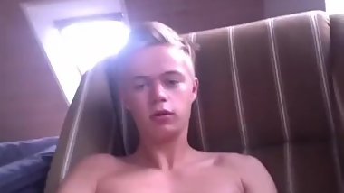 Quick & slow technique - he shakes every time he wanks faster