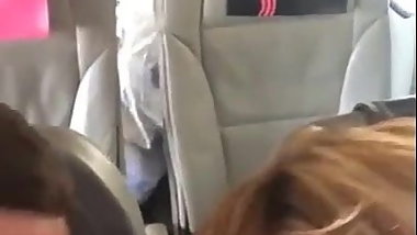 Follando en el avion a la vista de todos