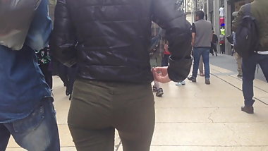 Tight ass in jeans, culoncitas y apretadas