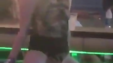 tirando en concierto