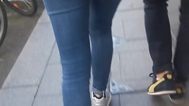 Skinny tight jeans of french teen ass
