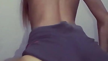 Thata Pozzi rebolando a bunda pros punheteiros