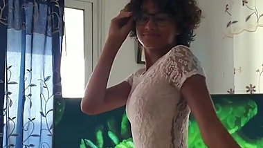 Jeune salope d'insta dance sexy