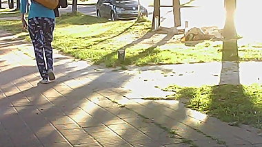 Falquita caminando de azul skinny ass candid teen walking