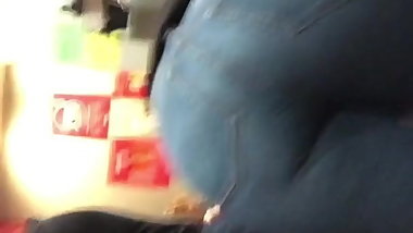 2 thick lightskin teens candid