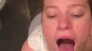 Teen slut sucks me off in nightclub toilets