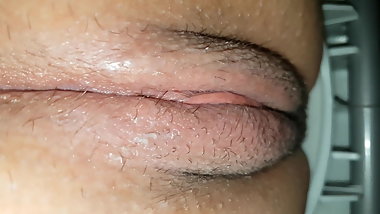 ENGLISH TEEN IN GREAT DETAIL. CLOSEUP AND PISSING