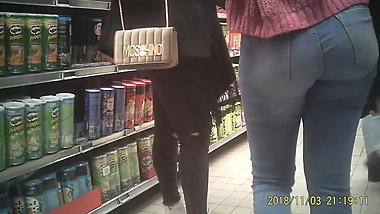 Candid teen ass in jeans