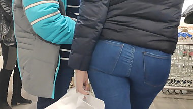 Big ass girls in tght jeans