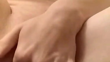 Teen fingering herself