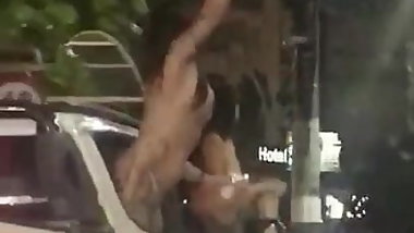 Putas pra fora do carro