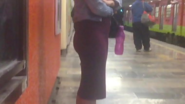 Sexy teen ass in tight dress, culito