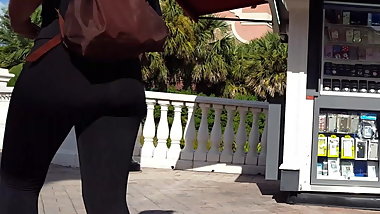 Candid voyeur teen ass in leggings shopping