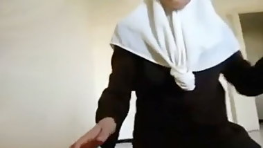 Arab sister Has Deep Throat