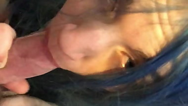 TEEN SUCKS BIG COCK