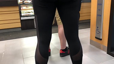 Perfect Bubble Butt in Black Yoga Pants