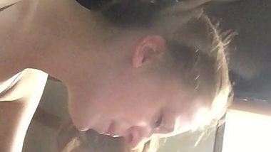 Junges Paar fickt nach Schulschluss!