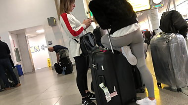 Teen in gray tights shwoing cute ass off 3