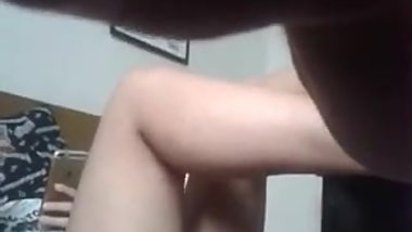 CUNHADINHA PUTA DE PERNA PRA CIMA PRA EXIBIR O CUZINHO