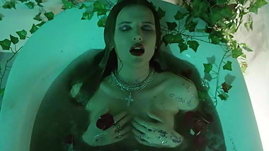 Bella Thorne in bathtub