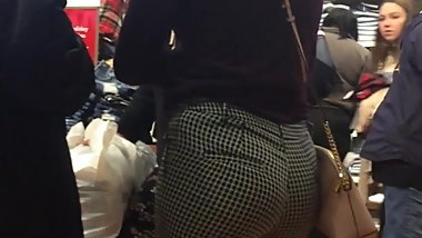 Hot Teen in American Eagle on Black Friday