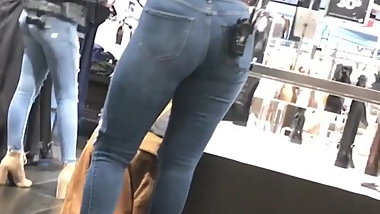 3 big booty creepshots