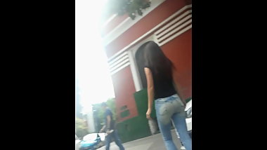 Teen con una cola hermosa