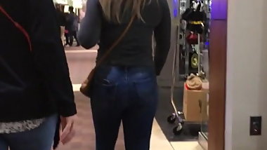 Blonde with Nice Round Bubble Butt in Jeans