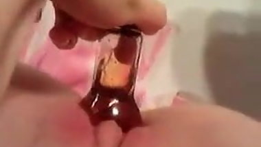 Deutsches Teen mit Yves Rocher Duschgel in der Fotze!