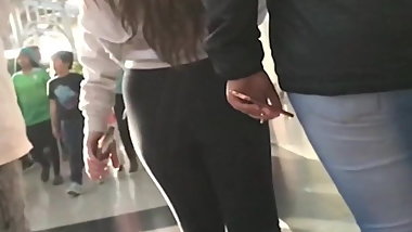 Young pawgz in leggings