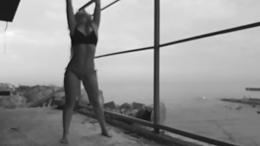 Miss Lidka  - Voltage