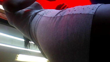 Debaixo da saia da neguinha