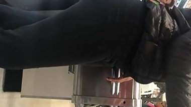 Lightskin teen with fat round bubble butt
