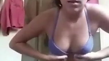 Latina in the bathroom with family on the background