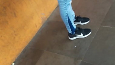 Novinha linda jeans tesuda d+