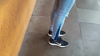 Novinha linda jeans tesuda demais 2