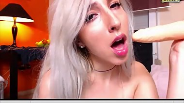 Isa dildo sucking