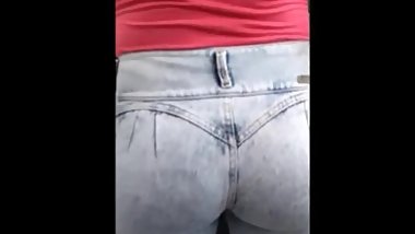 Un culazo espectacular en jeans