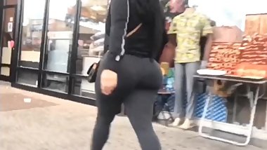 Candid creepshot voyeur feasting on thick jiggly ass