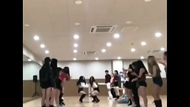 korean student hot dance