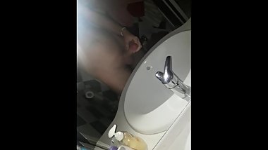 Masturbandome en el baÃ±o