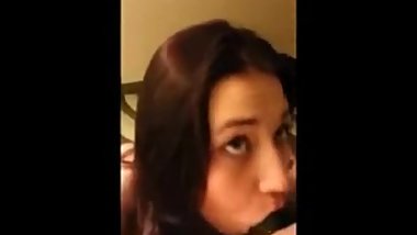 Gorgeous brunete in collar do blowjob